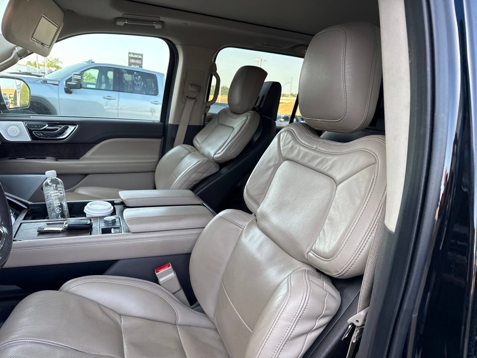 Used 2022 Lincoln Navigator Reserve AWD/4WD image 16