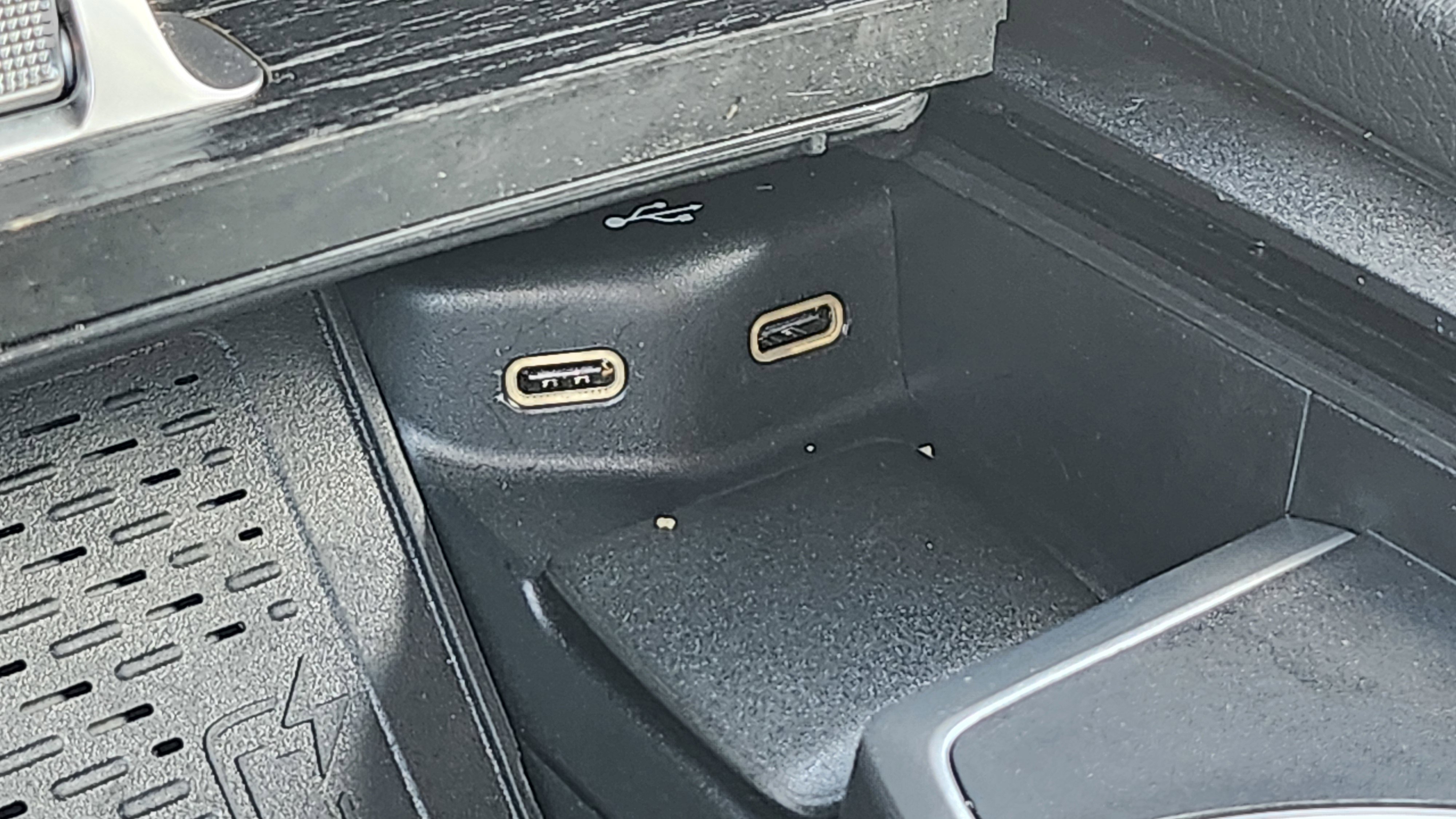 Used 2024 Mercedes-Benz GLE 53 AMG 4MATIC w/ Winter Package image 29