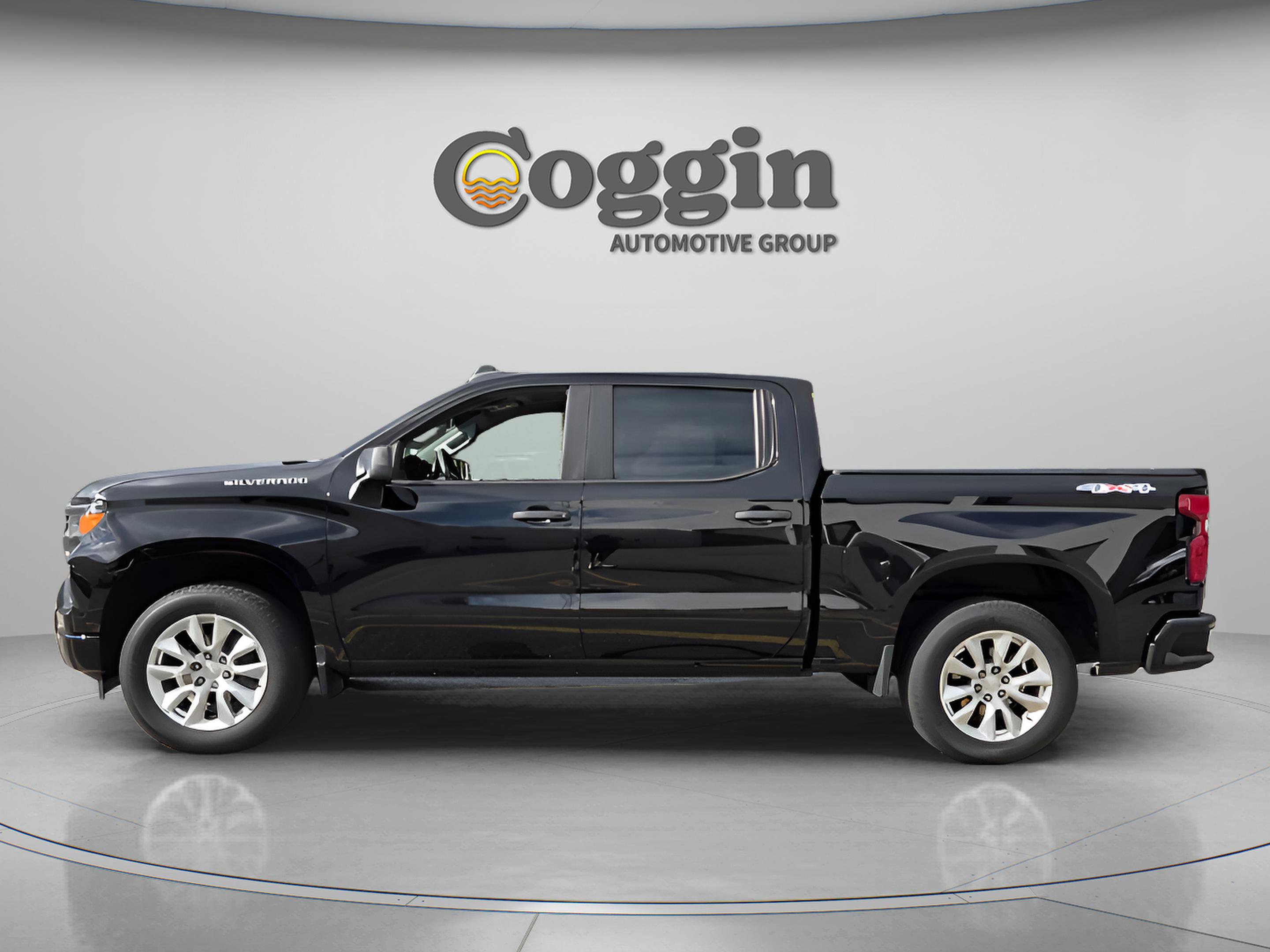 Used 2023 Chevrolet Silverado 1500 Custom AWD/4WD image 2