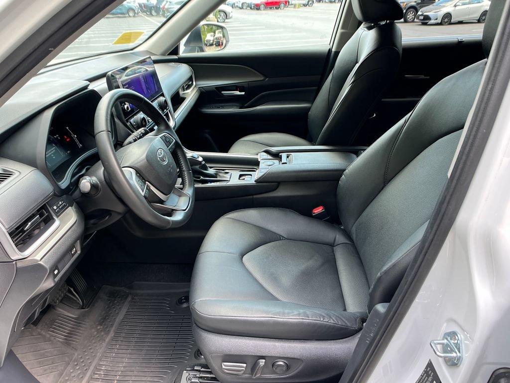 Certified 2025 Toyota Grand Highlander AWD image 9