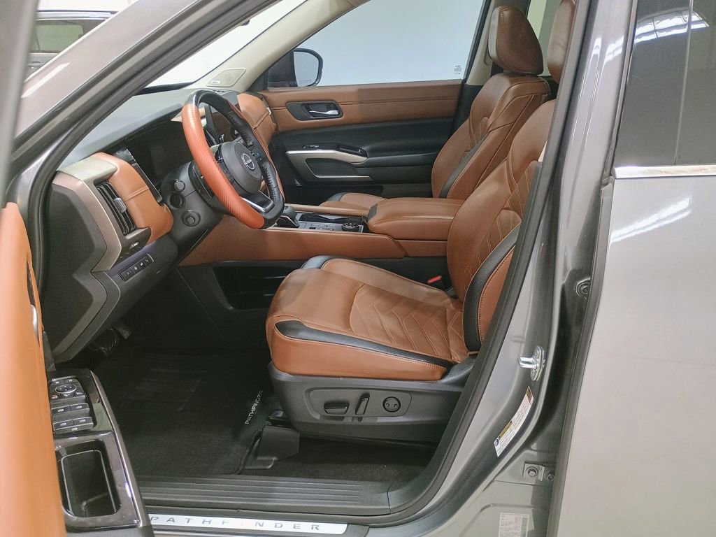 Used 2023 Nissan Pathfinder Platinum image 11