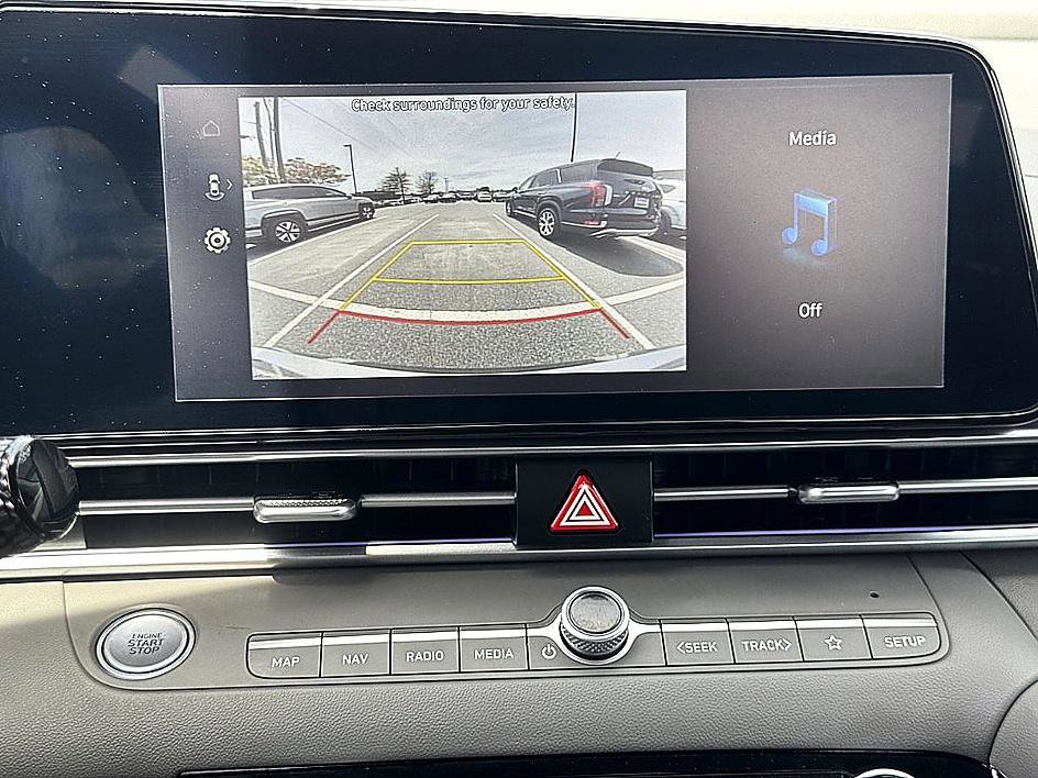 Used 2025 Hyundai Elantra SEL image 13