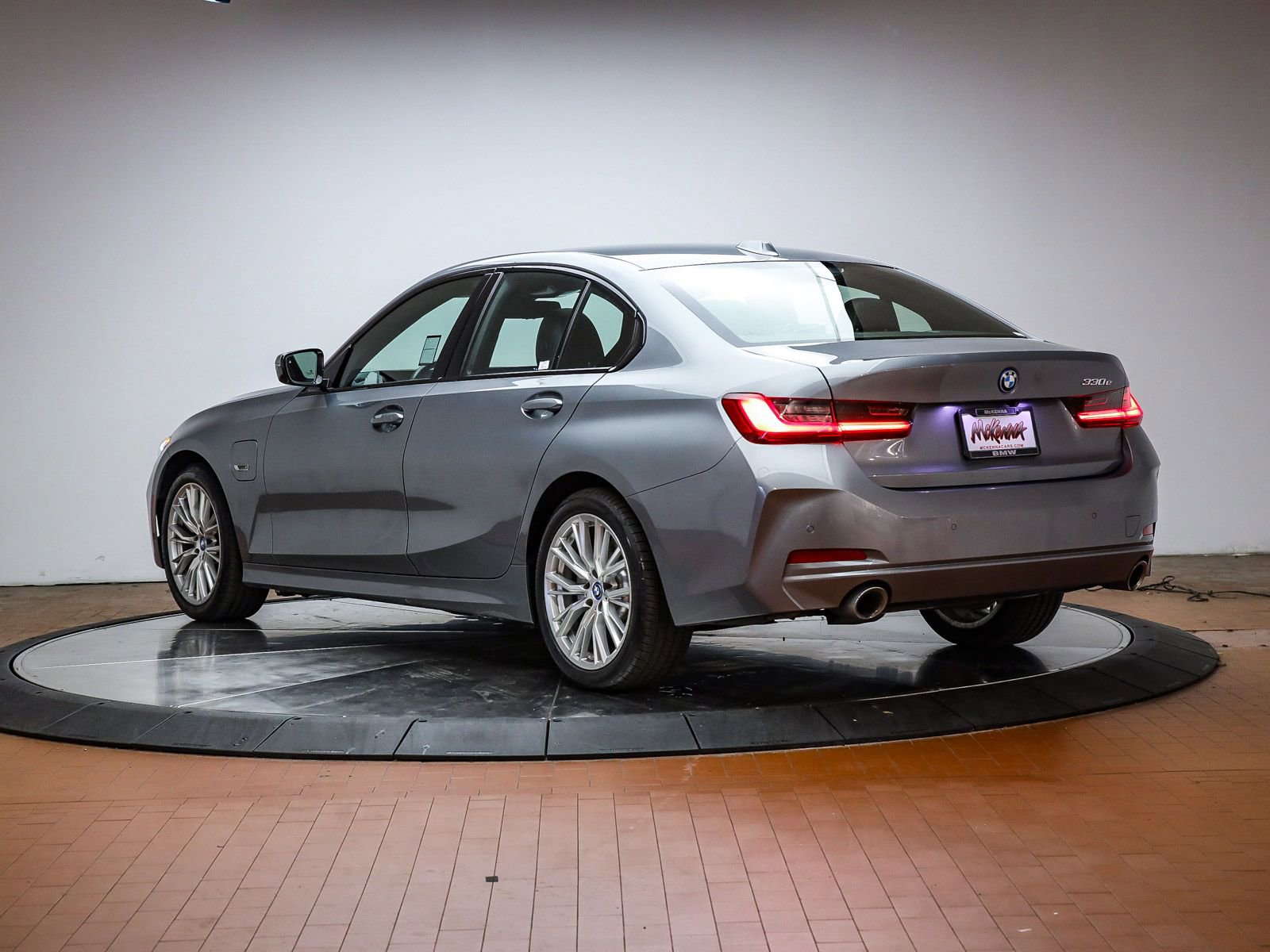 Used 2023 BMW 330e w/ Driving Assistance Package RWD image 2