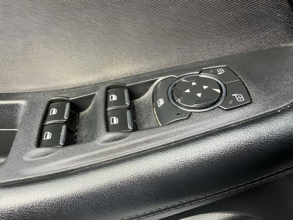 Used 2015 Ford Edge SE image 13