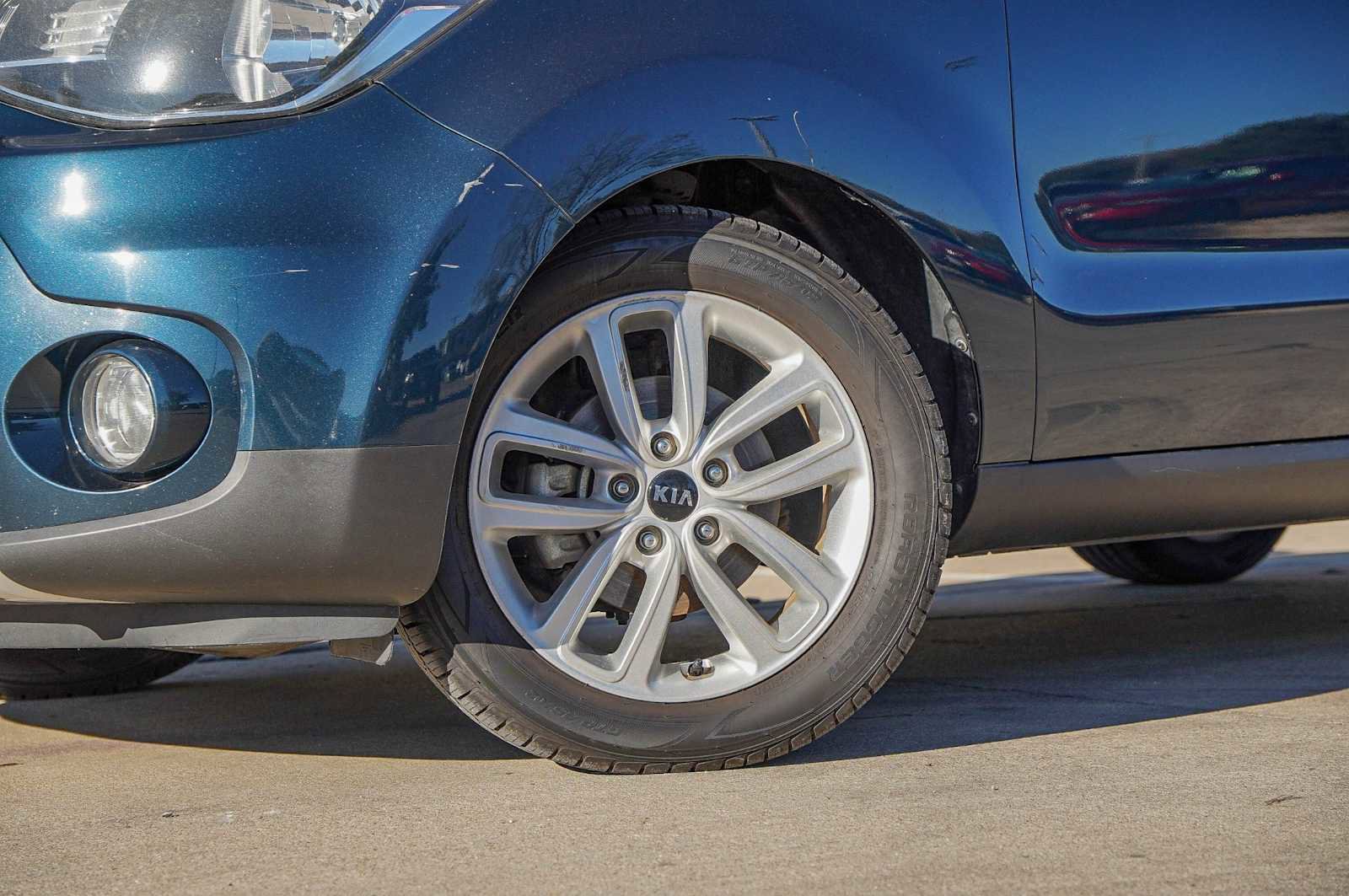 Used 2018 Kia Soul + image 2