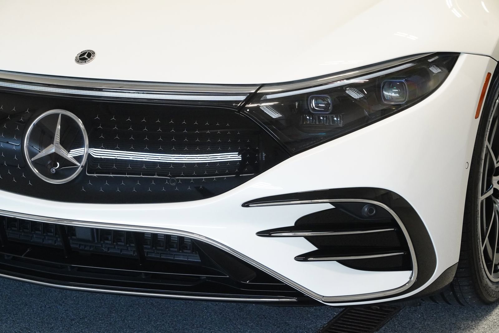 Used 2023 Mercedes-Benz EQS 580 4MATIC Sedan image 6