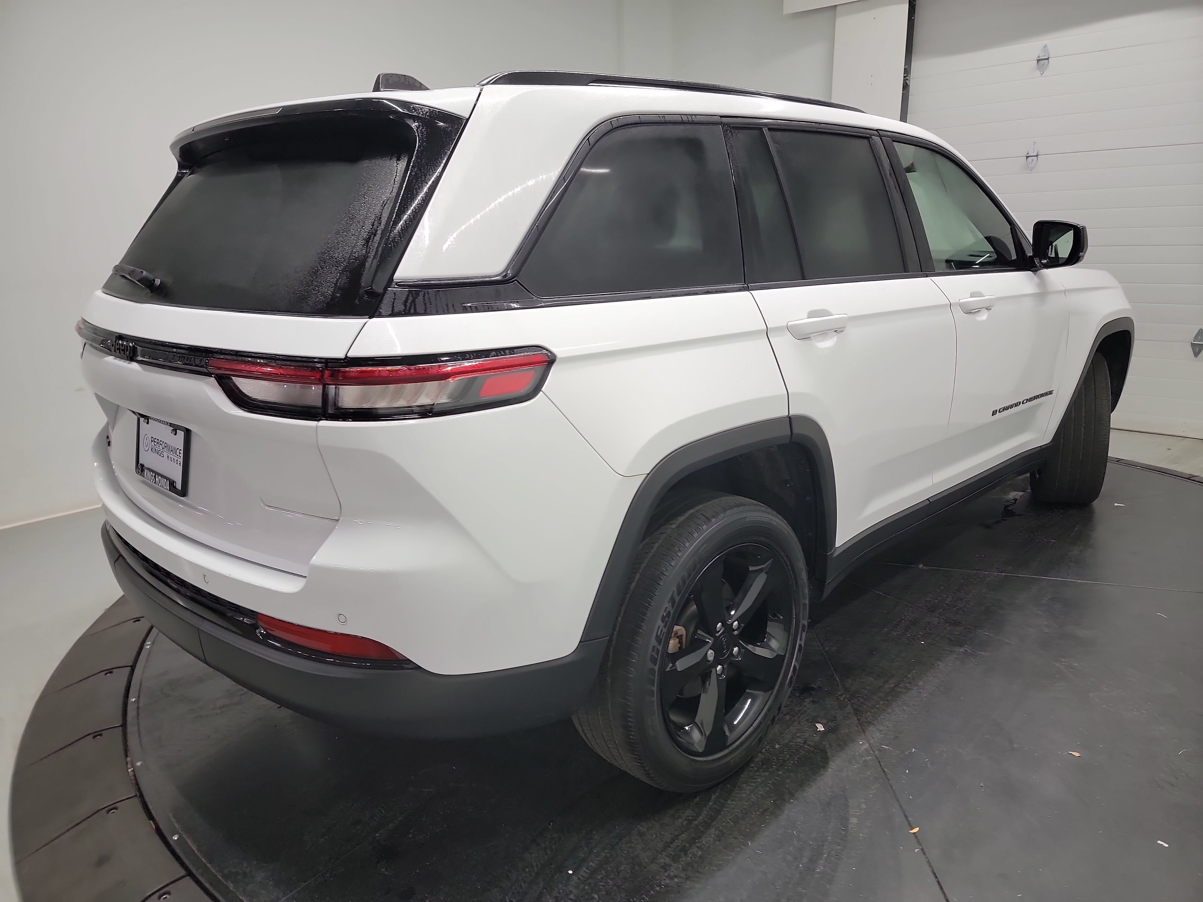 Used 2023 Jeep Grand Cherokee Altitude AWD/4WD image 9