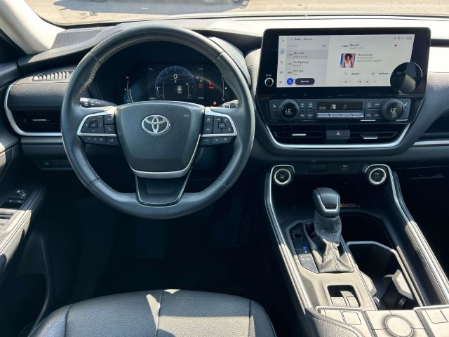 Used 2024 Toyota Grand Highlander AWD image 14
