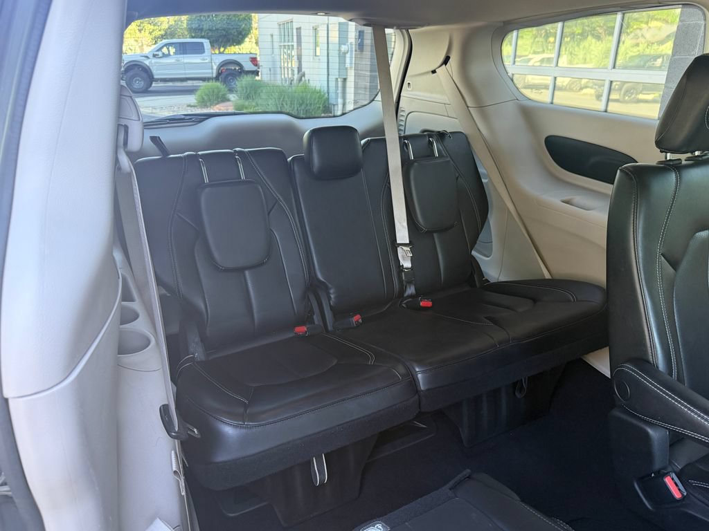 Used 2023 Chrysler Pacifica Touring-L FWD image 41