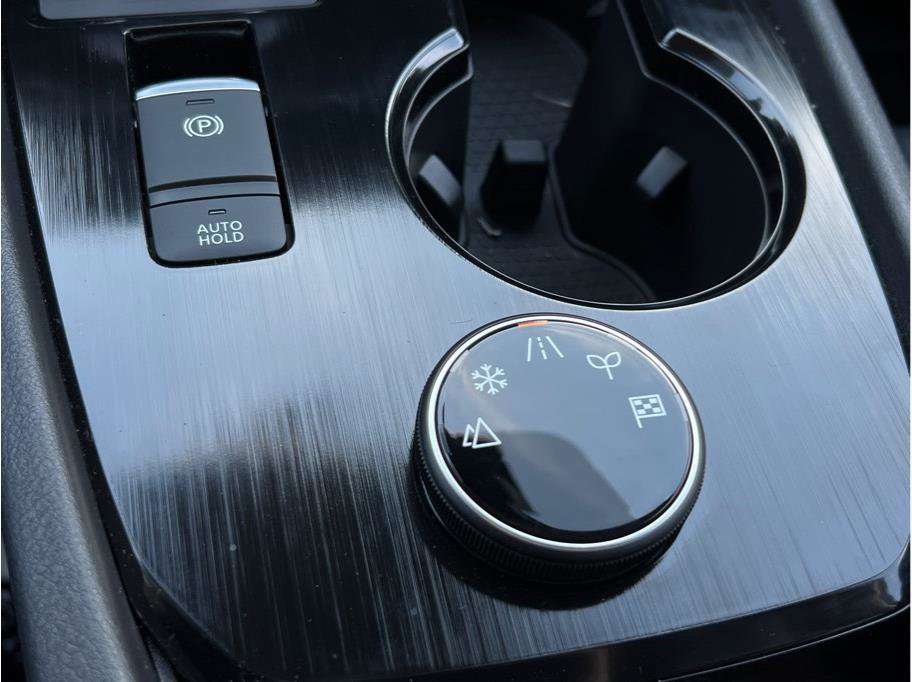 Used 2025 Nissan Rogue SL image 18