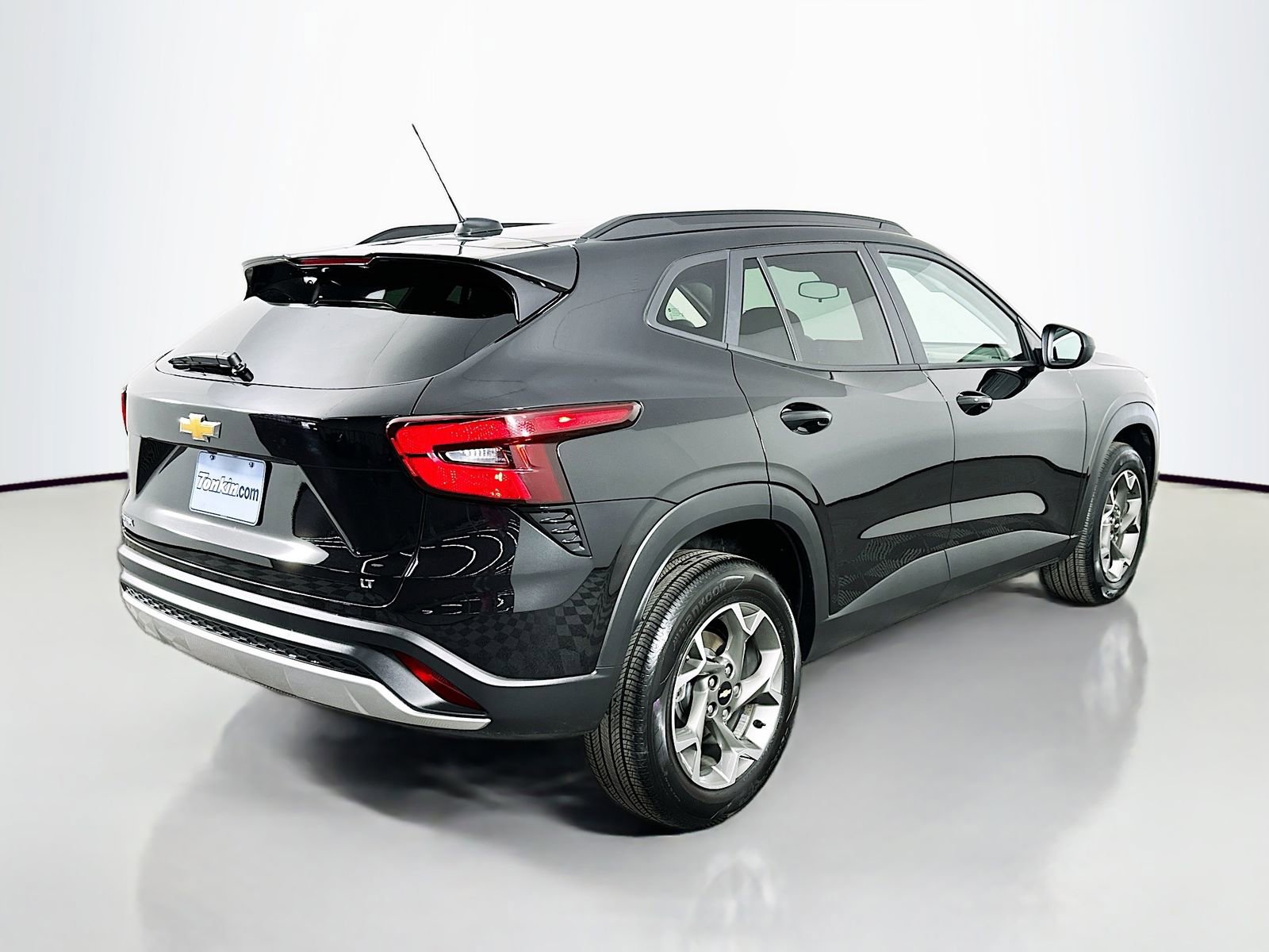 Used 2025 Chevrolet Trax LT w/ LT Convenience Package FWD image 9