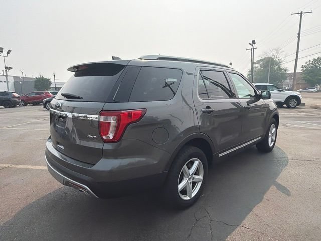 Used 2017 Ford Explorer XLT AWD/4WD image 3