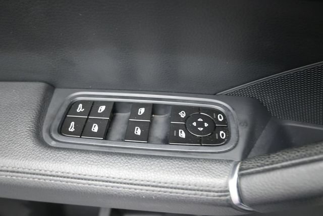 Used 2020 Porsche Cayenne AWD/4WD image 16