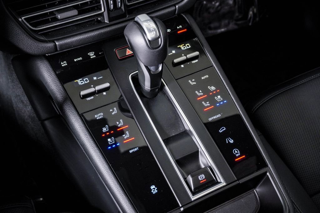 Certified 2025 Porsche Macan image 24