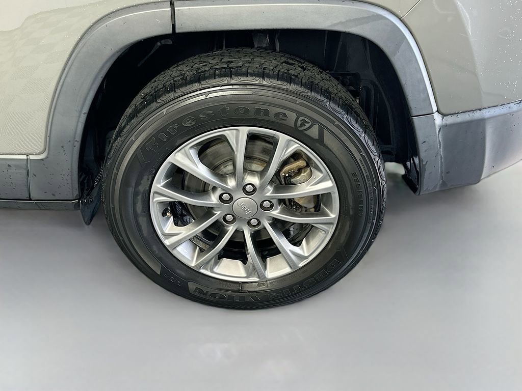 Used 2019 Jeep Cherokee Latitude Plus w/ Cold Weather Group image 29