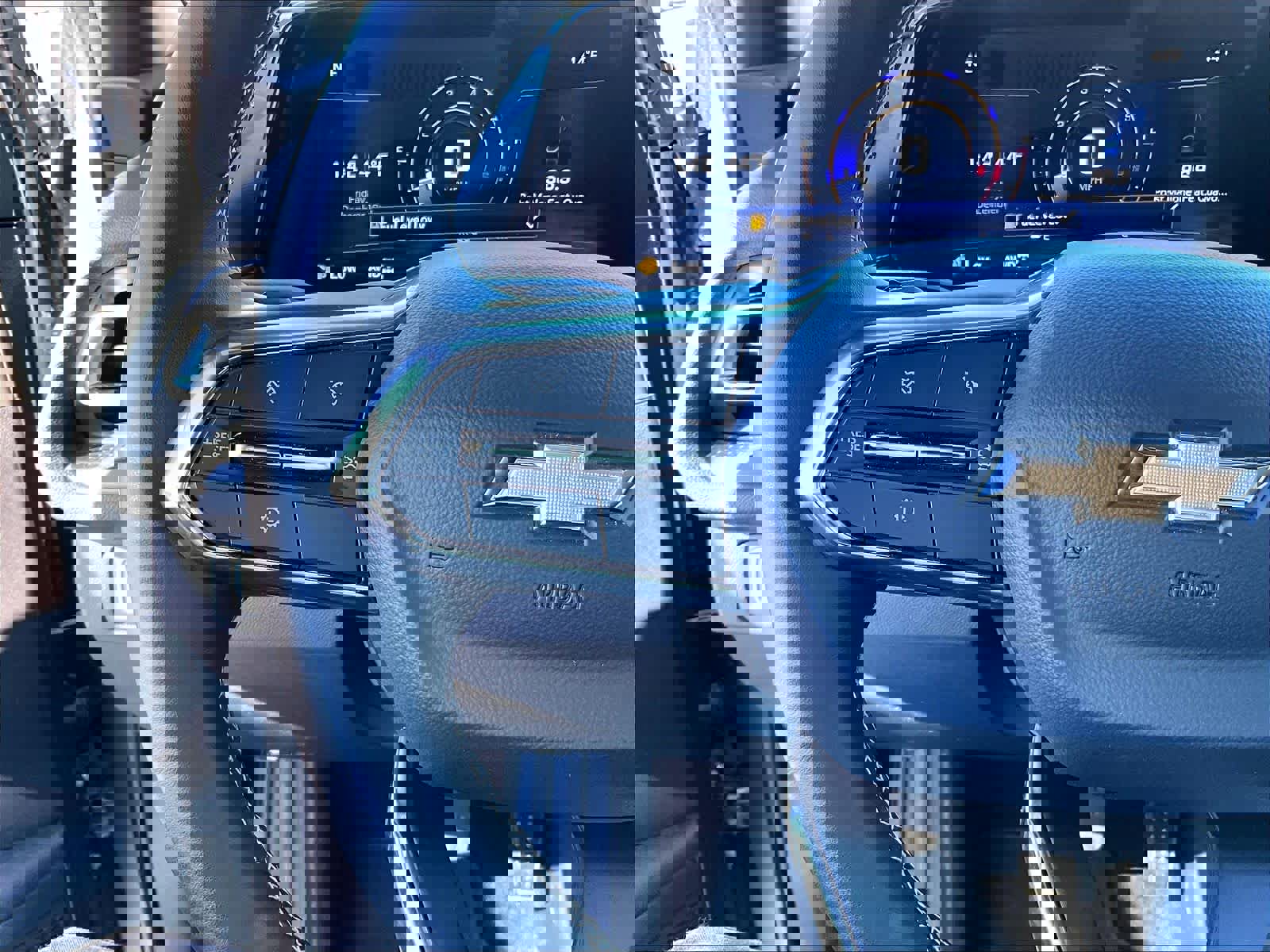 Used 2025 Chevrolet Traverse LT image 24