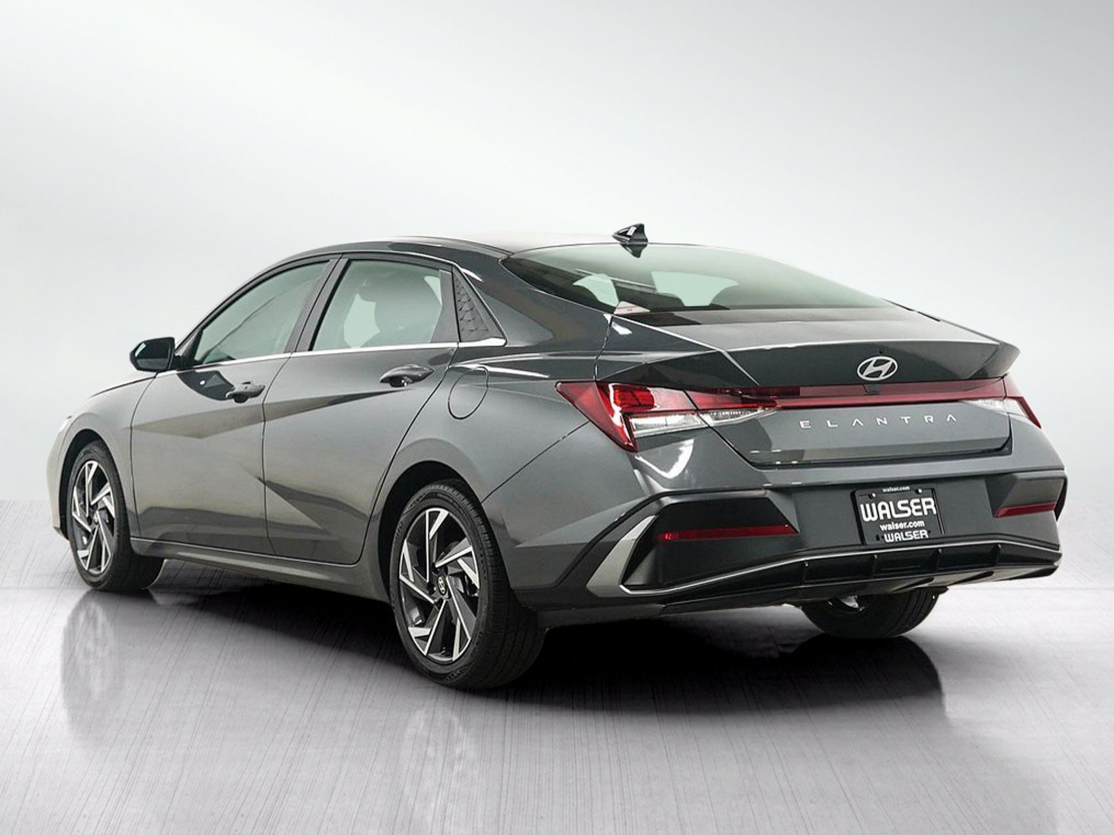Used 2025 Hyundai Elantra SEL FWD image 3