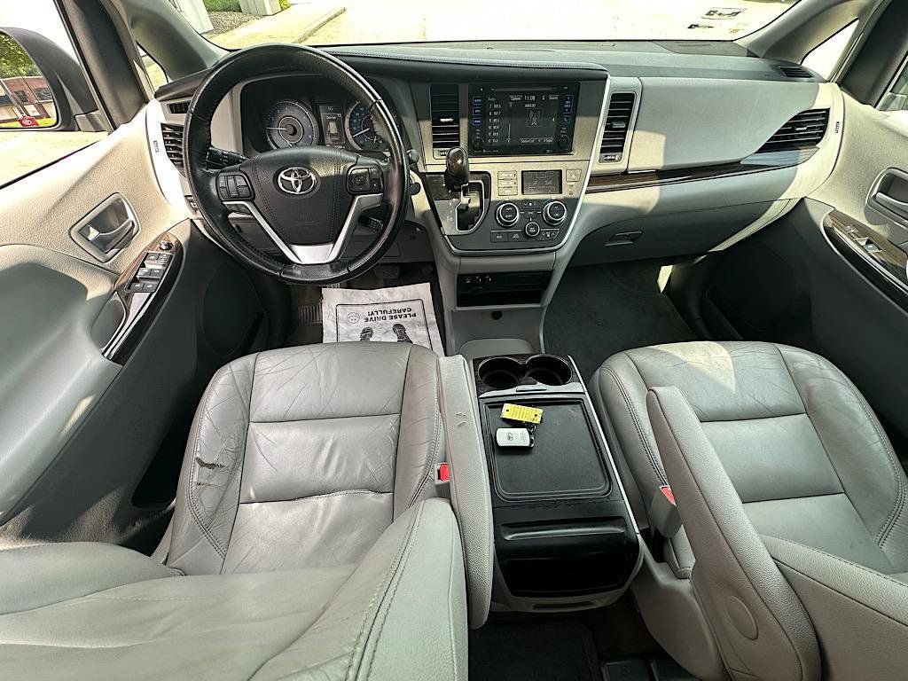 Used 2016 Toyota Sienna XLE w/ XLE Navigation Package FWD image 18