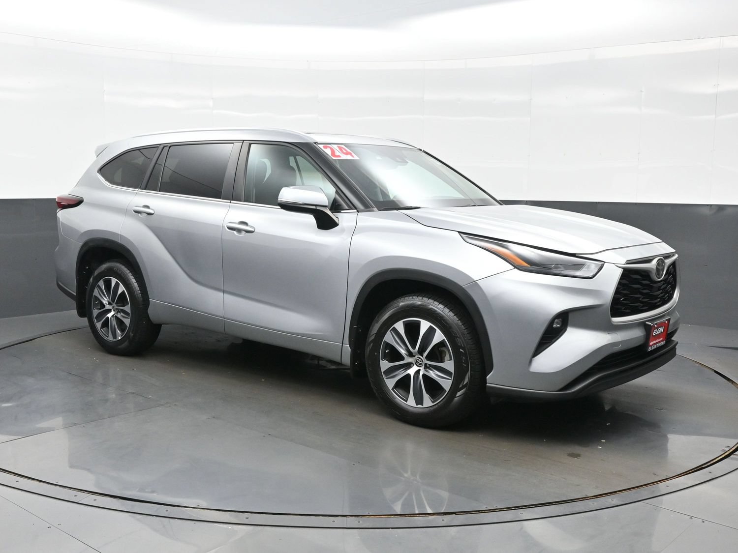 Used 2024 Toyota Highlander XLE AWD/4WD image 8