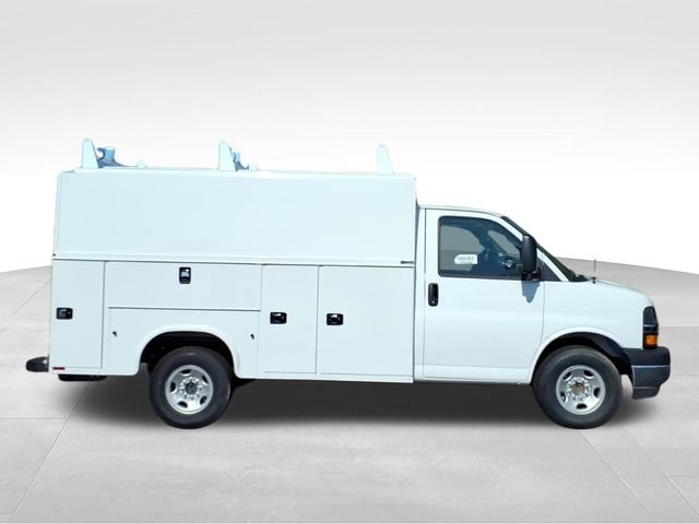New 2026 Chevrolet Express 3500 w/ Power Convenience Package RWD image 2
