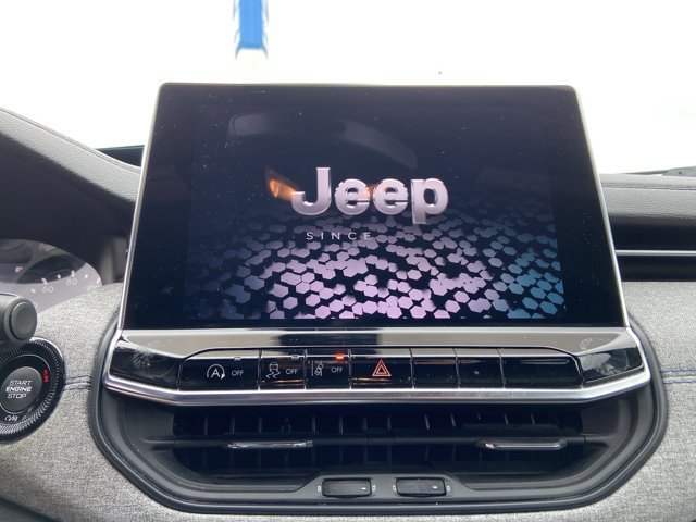 Used 2024 Jeep Compass Latitude AWD/4WD image 37