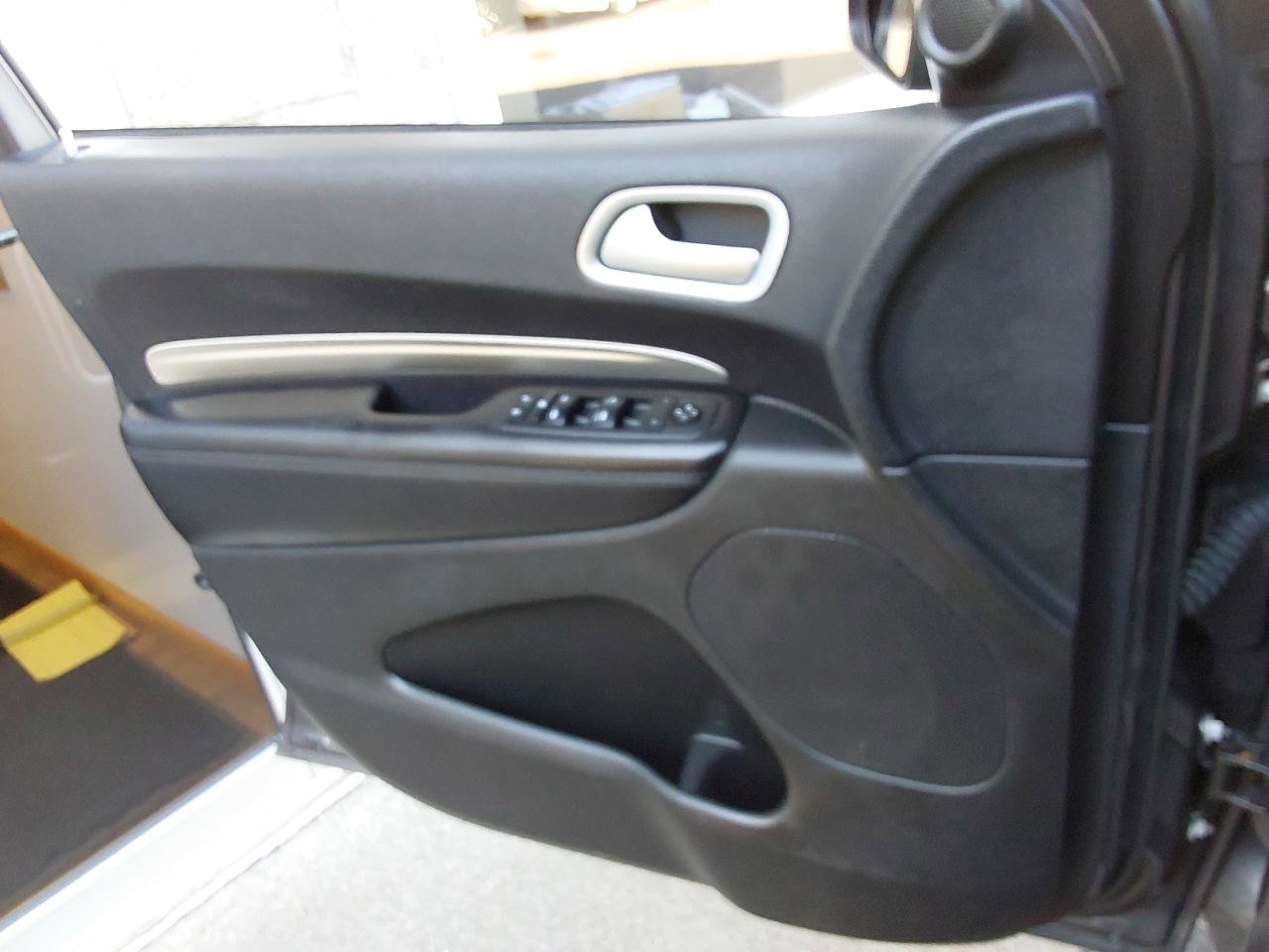 Used 2019 Dodge Durango SXT w/ 3rd Row Seating Group image 21