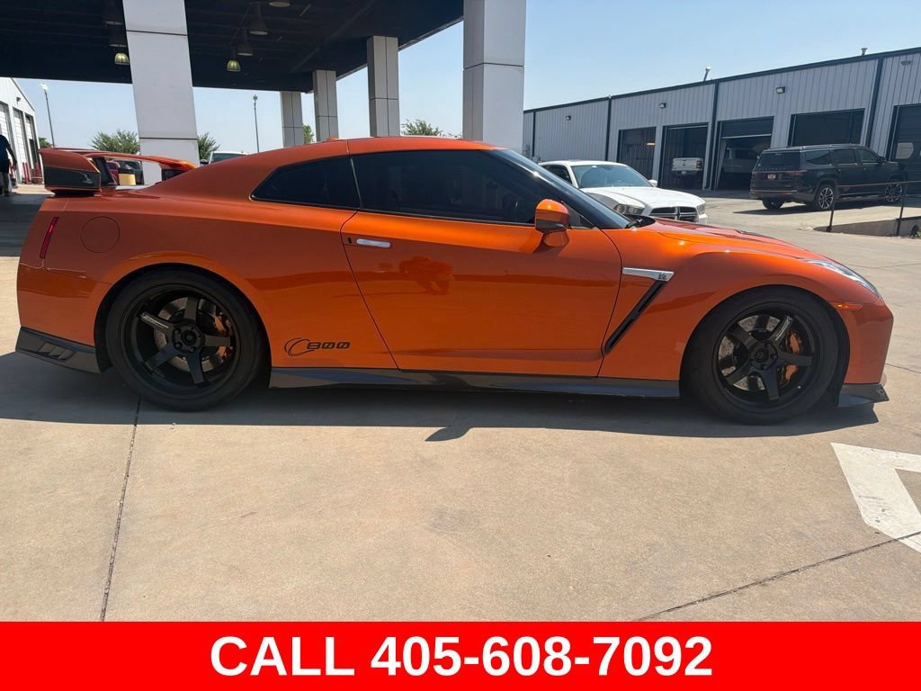 Used 2017 Nissan GT-R Premium w/ Premium Interior Package AWD/4WD image 2