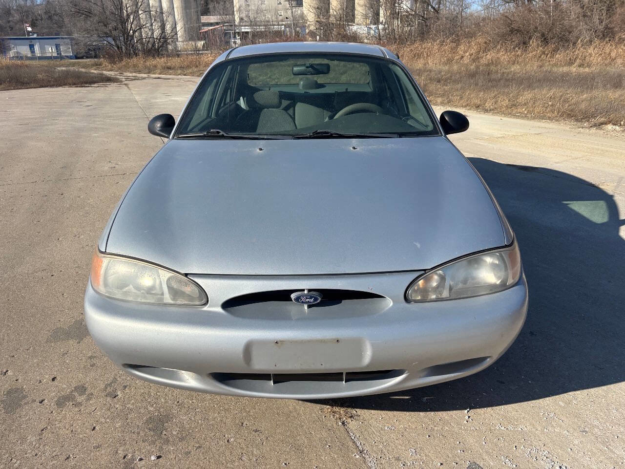 Used 2001 Ford Escort Sedan image 2