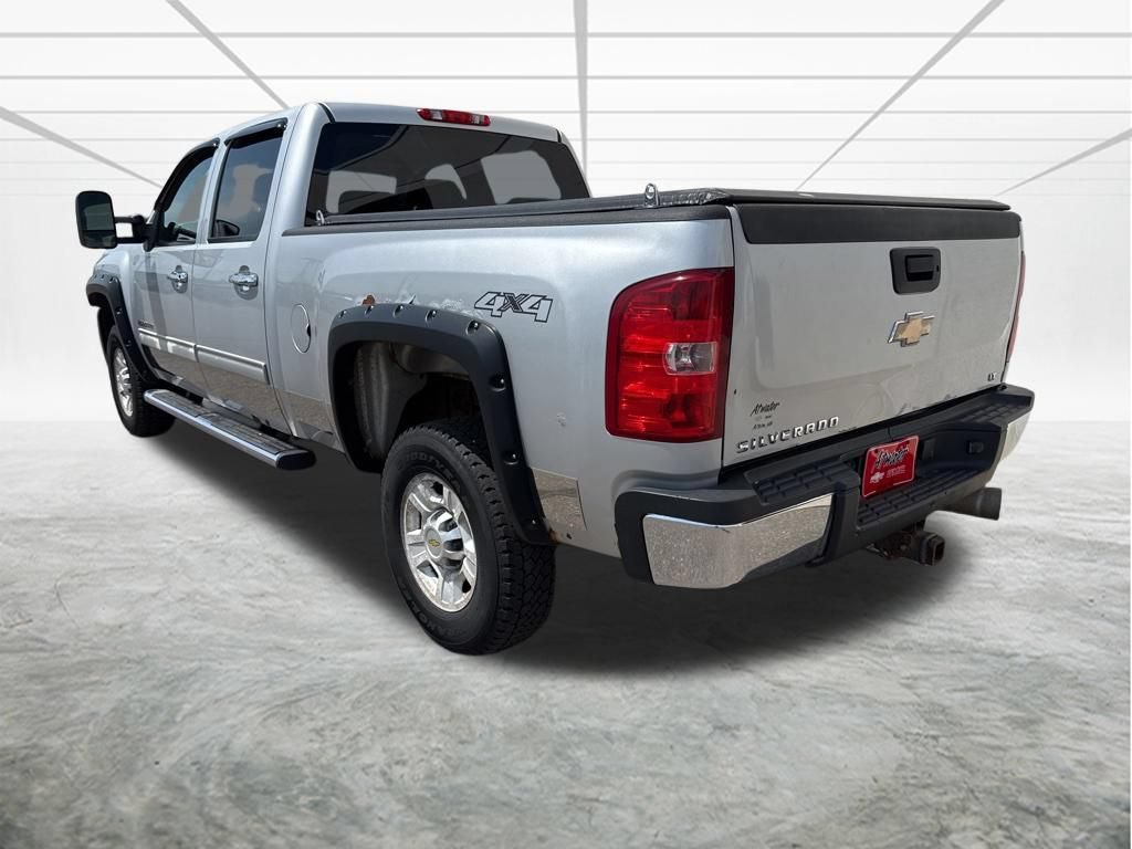 Used 2010 Chevrolet Silverado 2500 LT w/ Exterior Plus Package AWD/4WD image 5