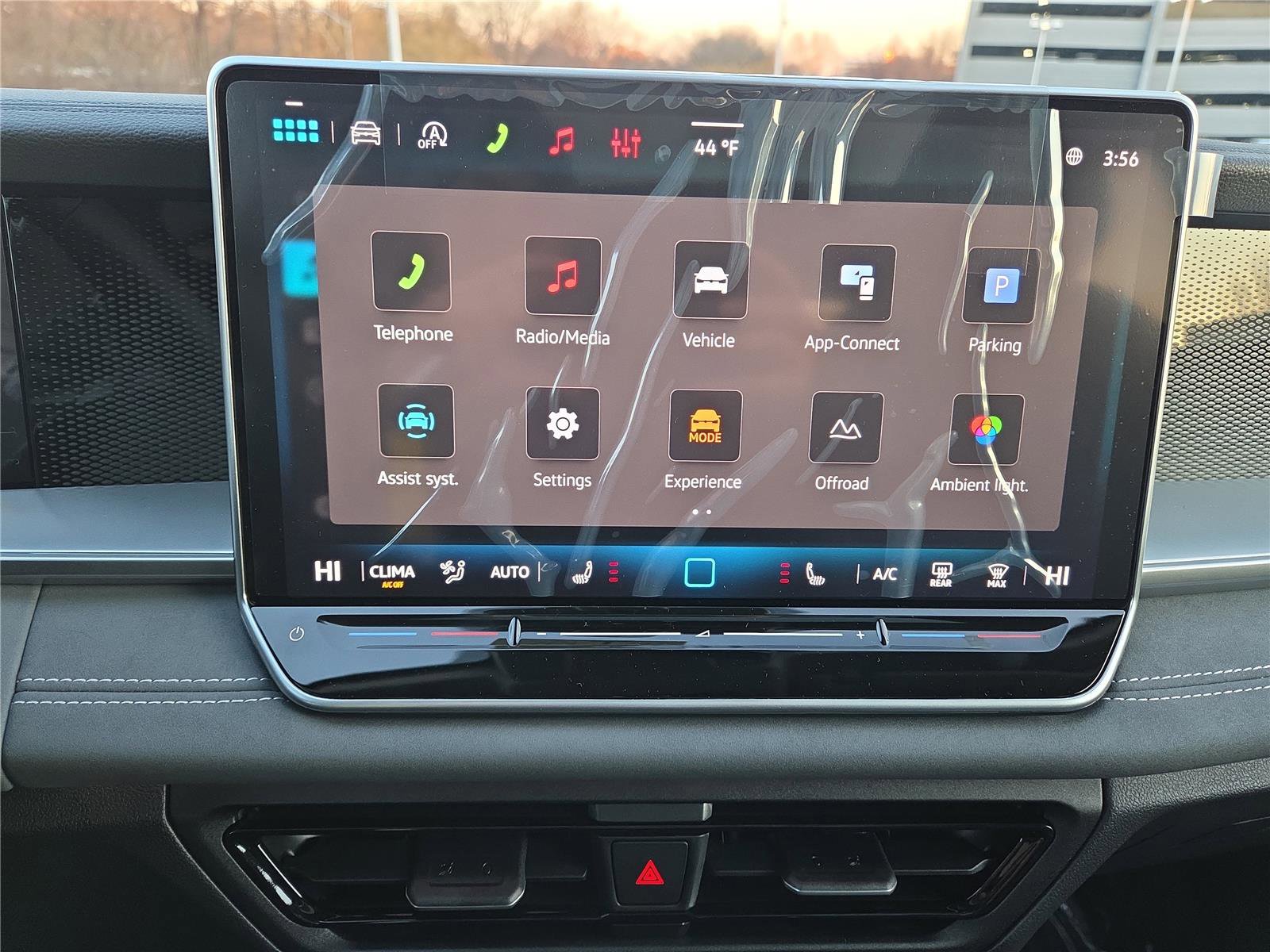 New 2026 Volkswagen Tiguan SE image 18