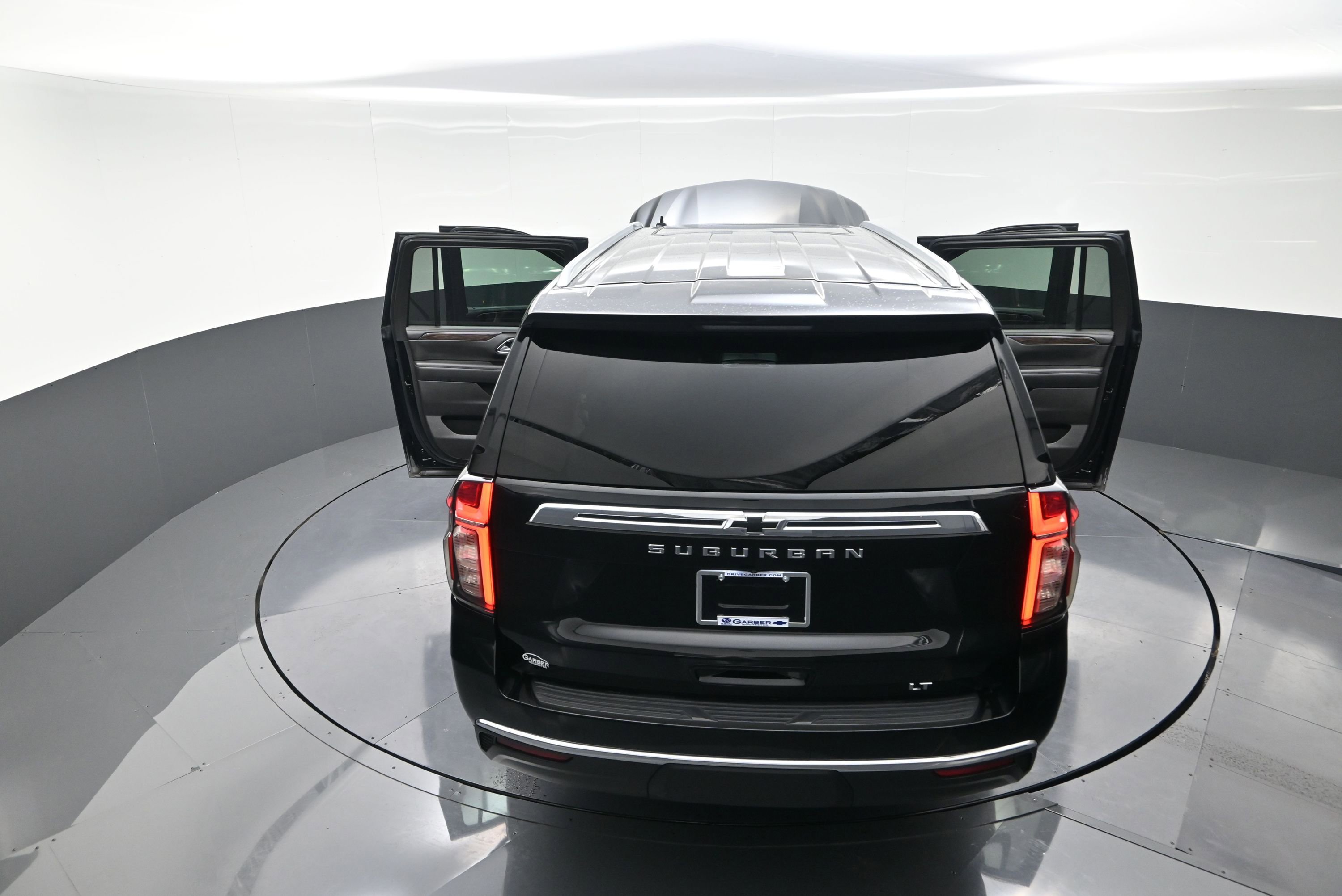 Used 2021 Chevrolet Suburban LT w/ LT Signature Package image 13