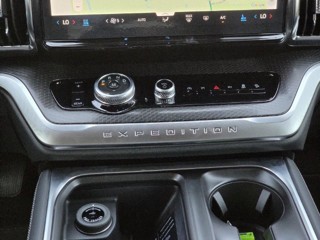 New 2027 Ford Expedition Platinum w/ Stealth Appearance Package AWD/4WD image 15