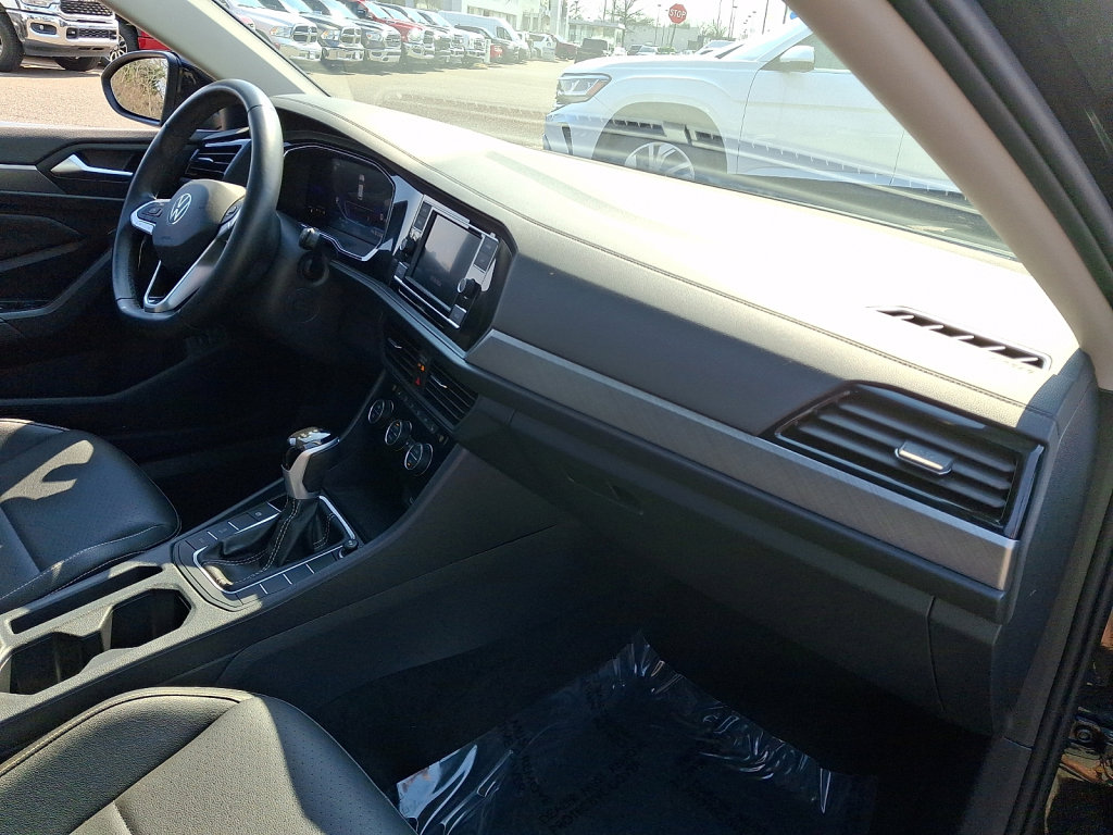 Used 2024 Volkswagen Jetta SE image 11
