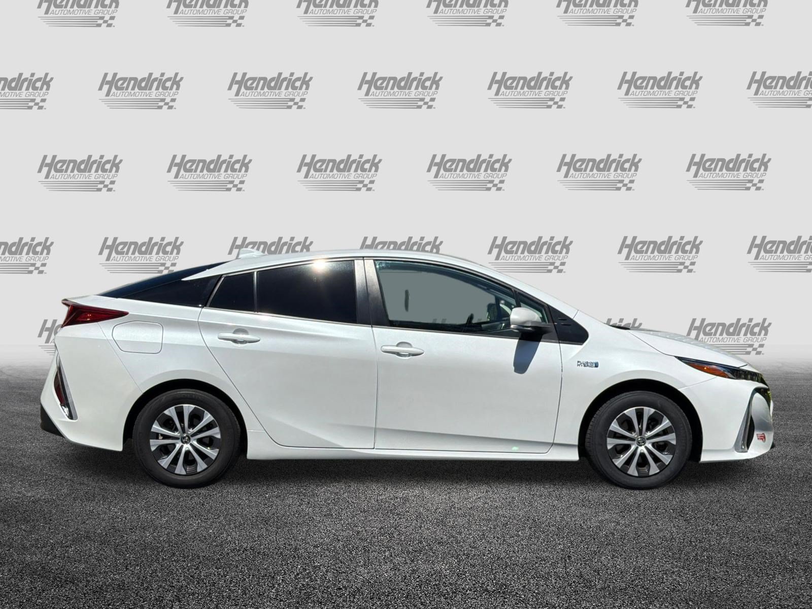 Used 2022 Toyota Prius Prime XLE FWD image 3