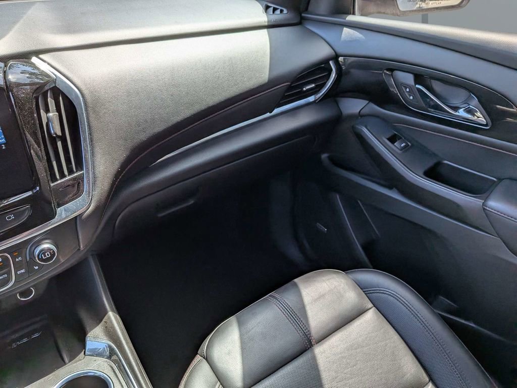 Used 2023 Chevrolet Traverse RS image 17