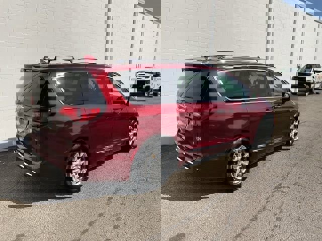 Used 2020 Chrysler Pacifica Touring-L image 4