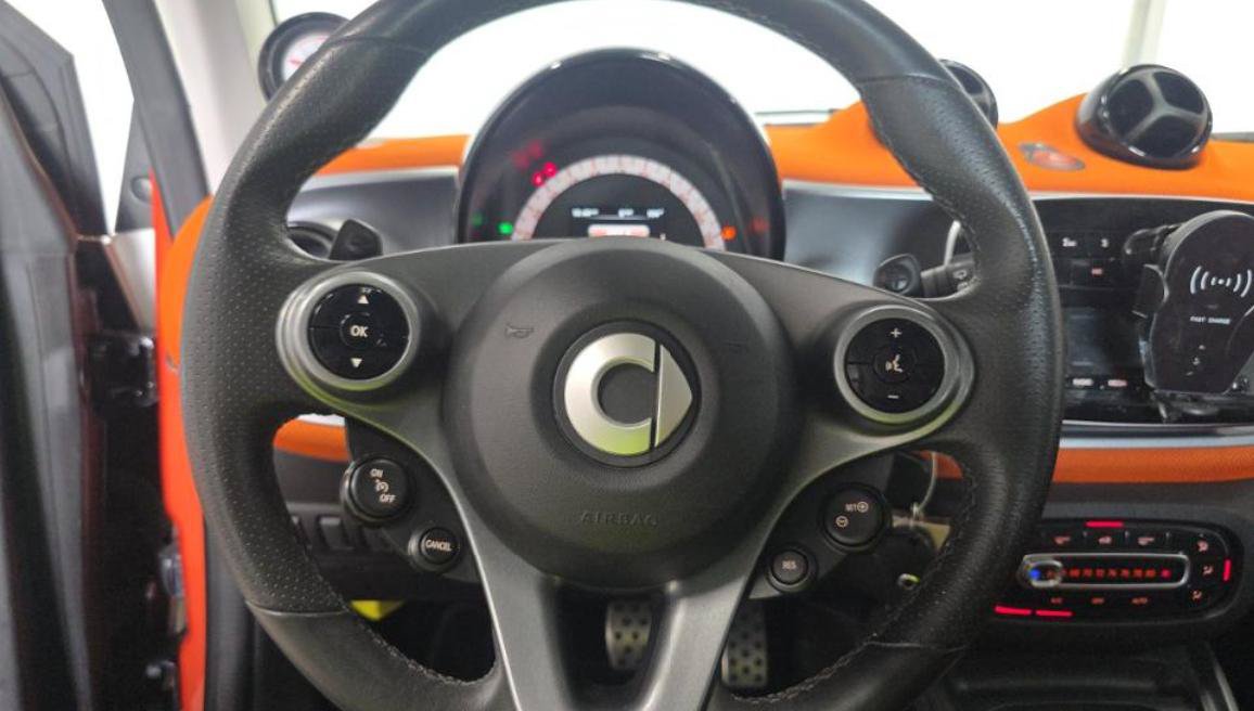Used 2016 smart fortwo passion w/ Edition #1 Package RWD image 10