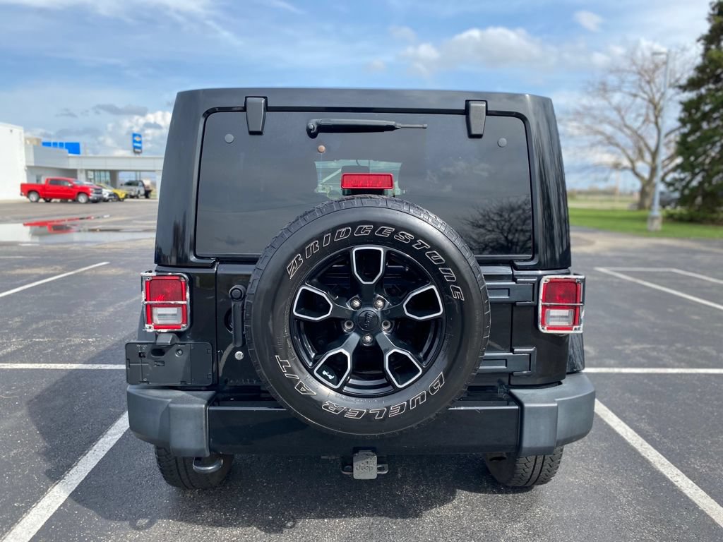 Used 2018 Jeep Wrangler Unlimited Sahara AWD/4WD image 6