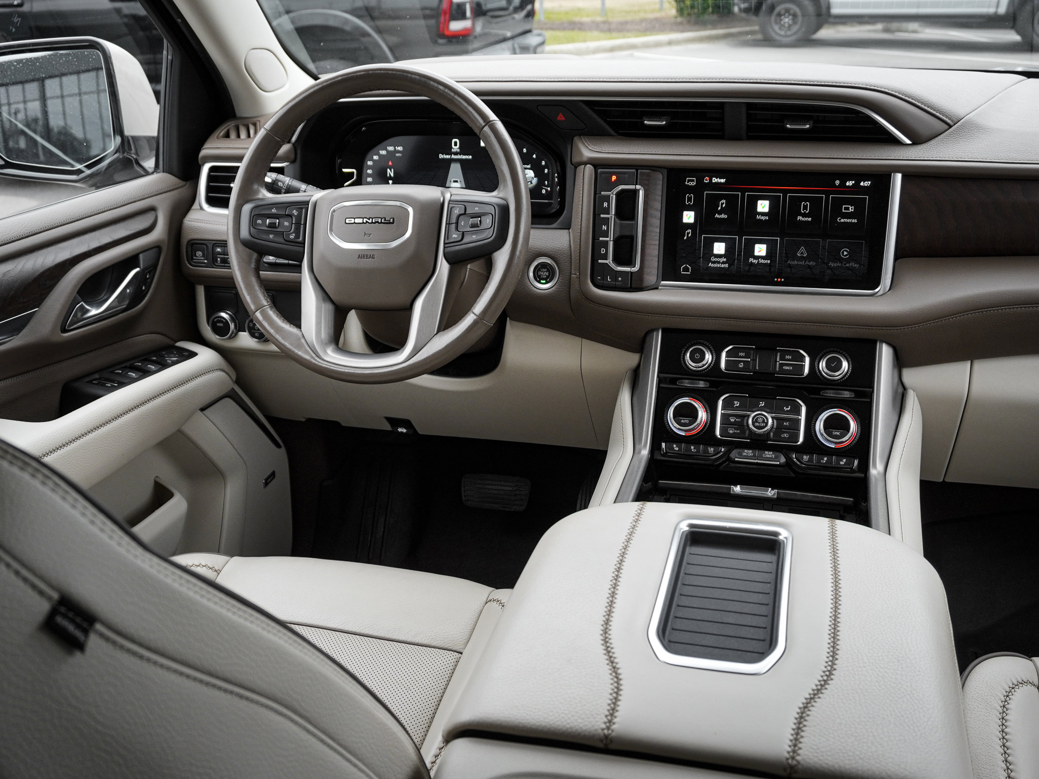 Used 2022 GMC Yukon XL Denali image 30
