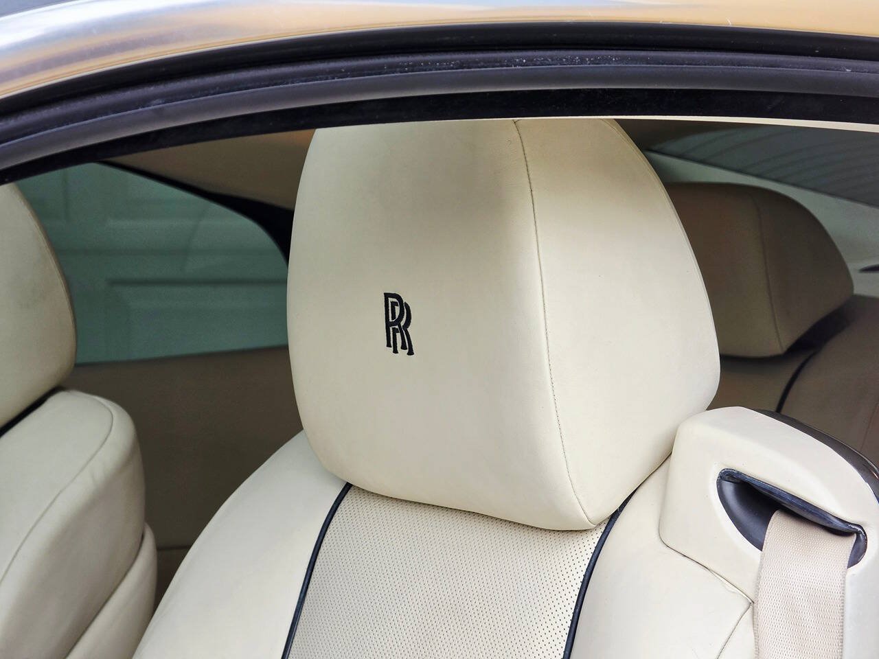 Used 2014 Rolls-Royce Wraith RWD image 11