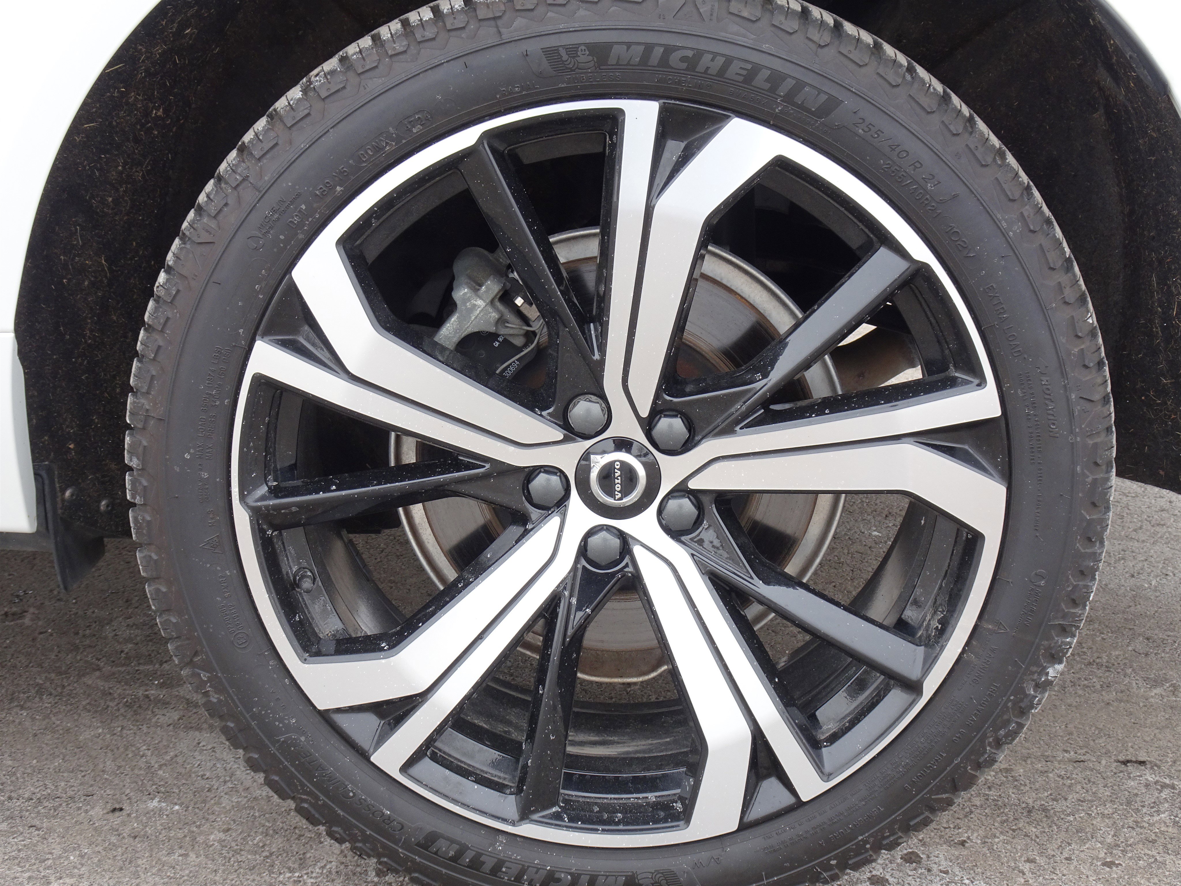 Used 2022 Volvo XC60 B6 R-Design w/ Advanced Package image 35