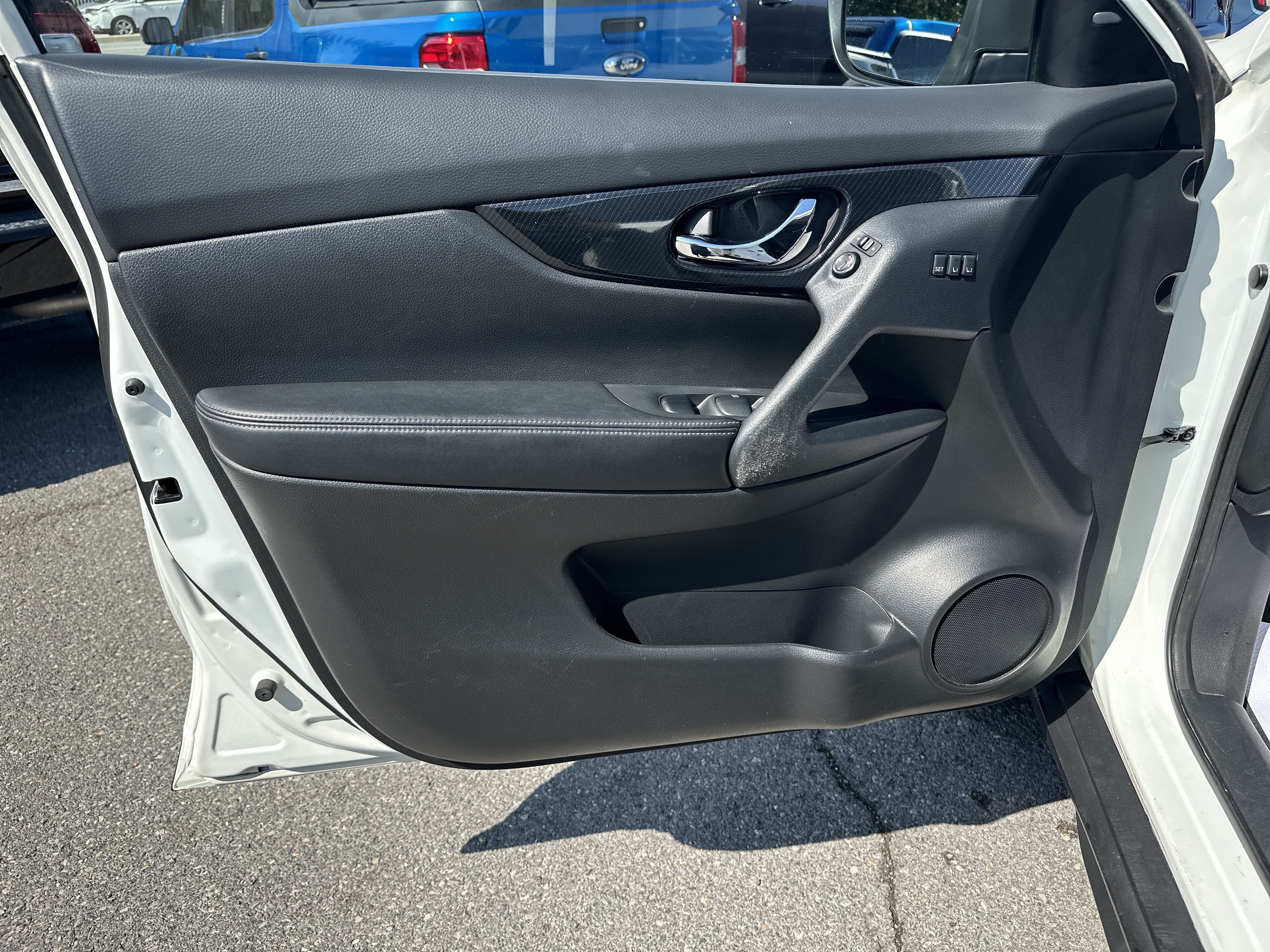 Used 2020 Nissan Rogue SL w/ Premium Package AWD/4WD image 16