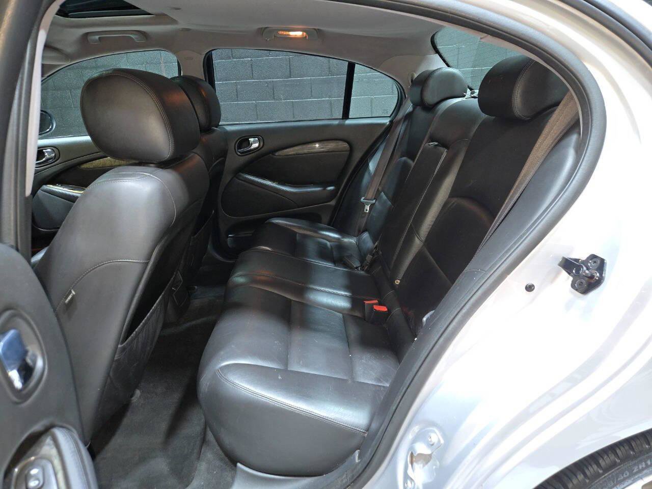 Used 2005 Jaguar S-TYPE R RWD image 57