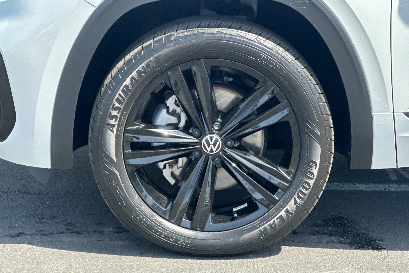 Certified 2023 Volkswagen Atlas Cross Sport SEL R-Line image 26