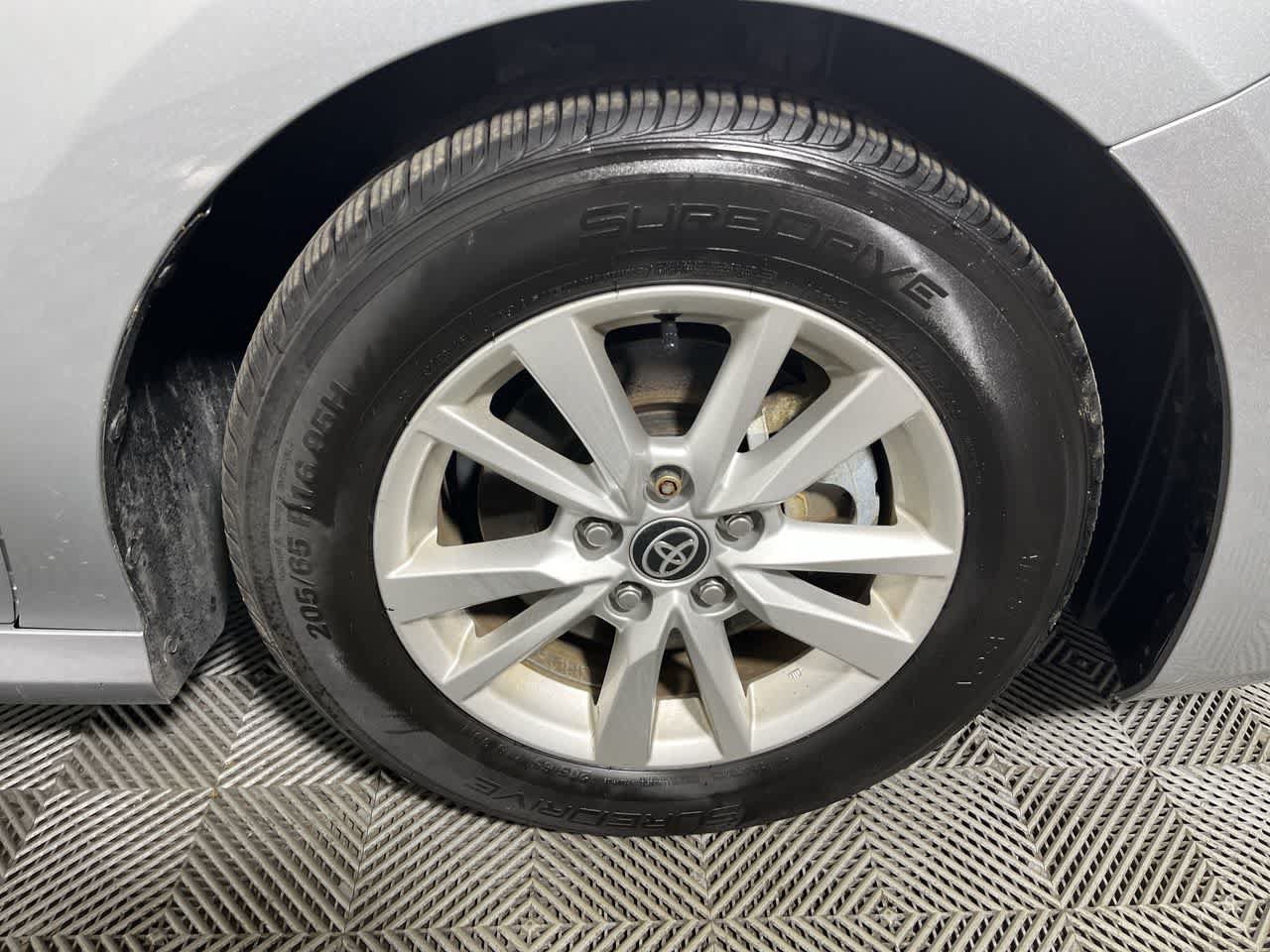 Used 2025 Toyota Camry LE FWD image 10