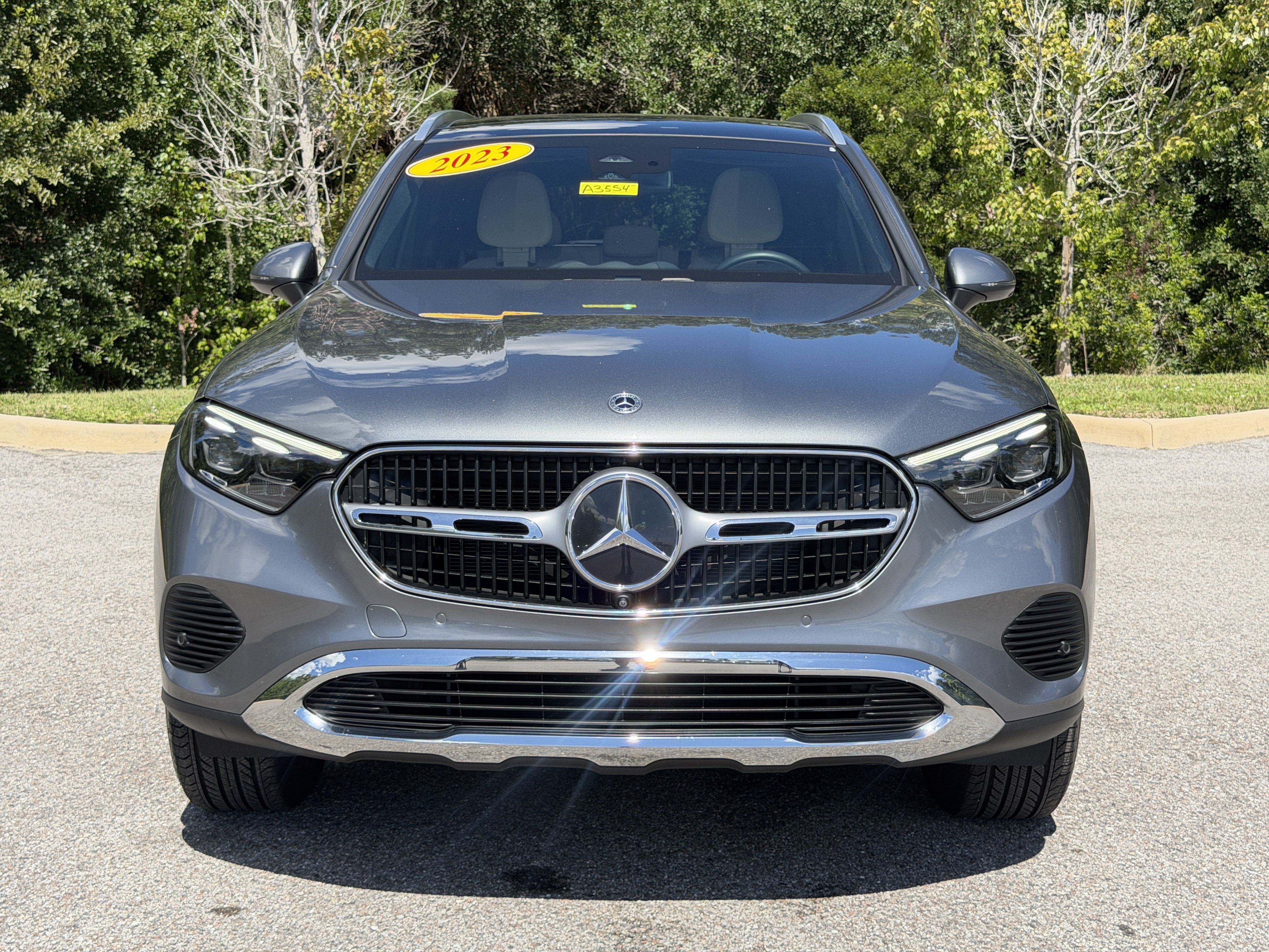 Used 2023 Mercedes-Benz GLC 300 4MATIC image 2