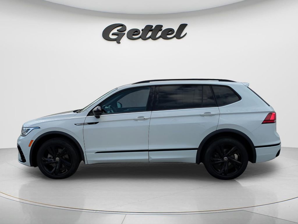Used 2023 Volkswagen Tiguan SE R-Line AWD/4WD image 8