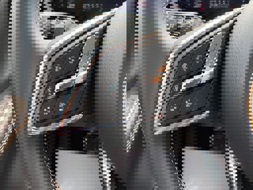 Used 2025 Buick Envision Sport Touring image 17