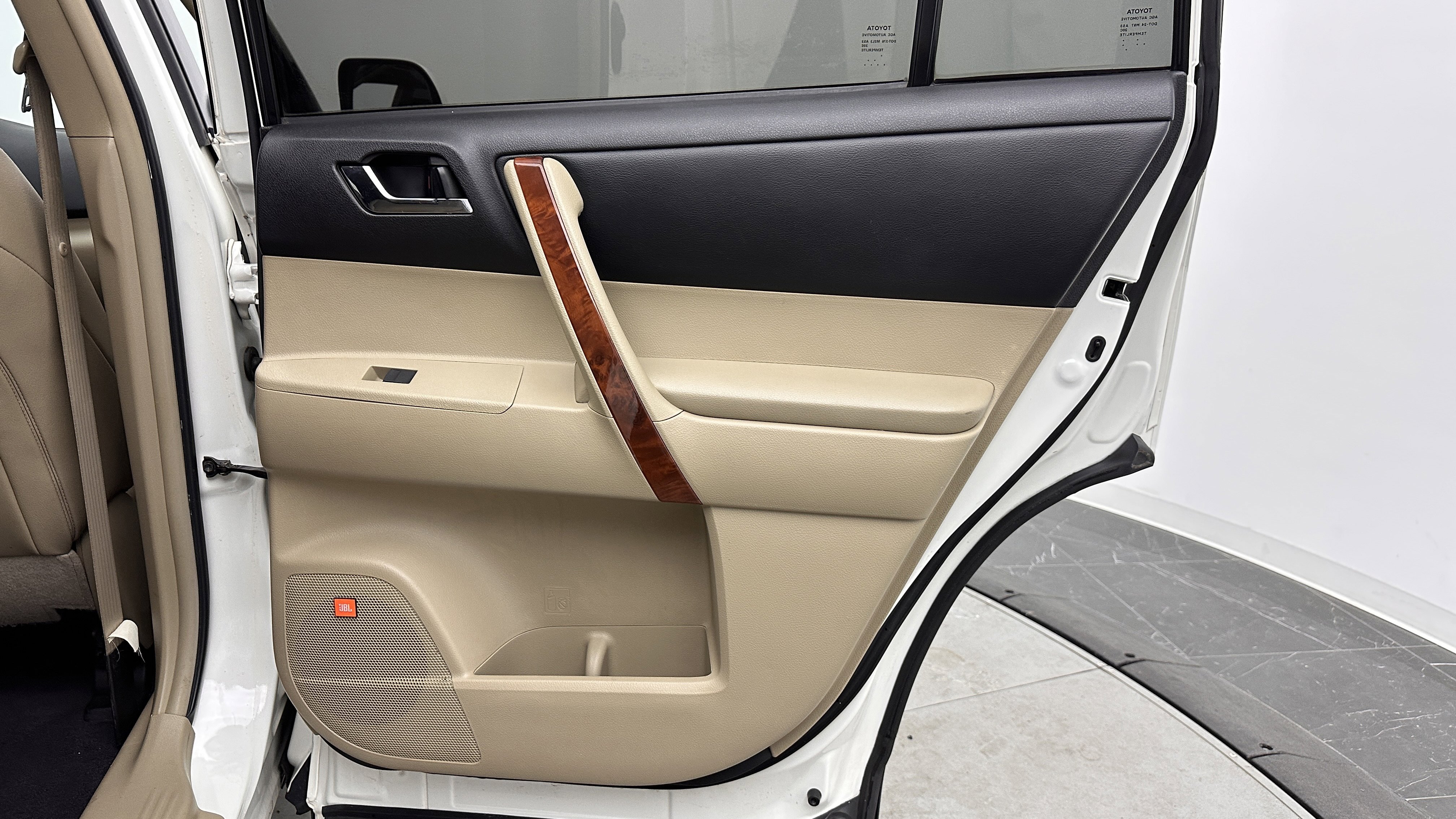 Used 2011 Toyota Highlander Limited image 30