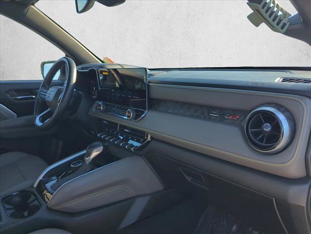 Used 2025 Chevrolet Colorado ZR2 w/ Midnight Edition AWD/4WD image 23